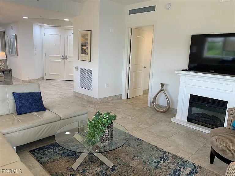 2090 W 1st St #510 — Photo 9