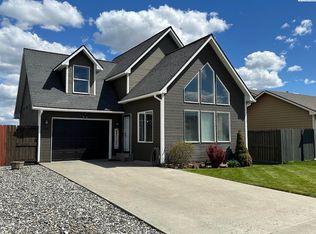 206 N Hauser Ave, Colfax, WA 99111