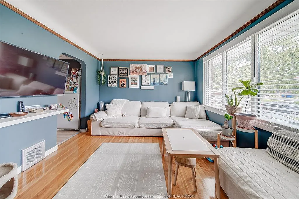3 bed, $2,400 — Photo 3