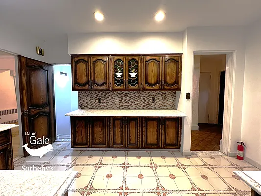 Rented by Daniel Gale Sotheby's International Realty | media 11