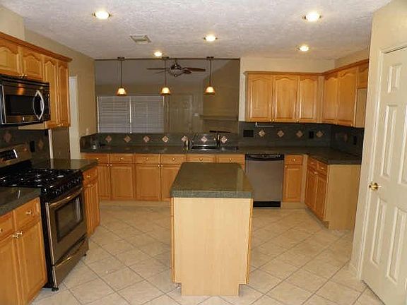 4th image of 2510 Leroy St