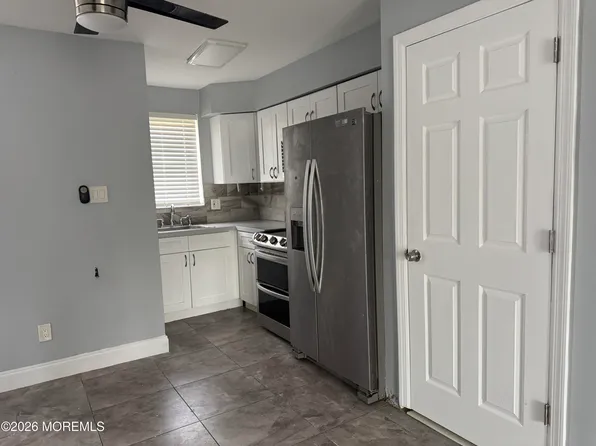 660 Tara Dr, Sicklerville, NJ 08081