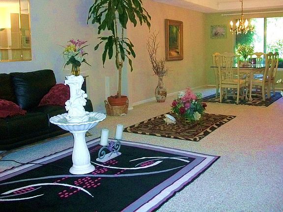 Spacious living adn diningro