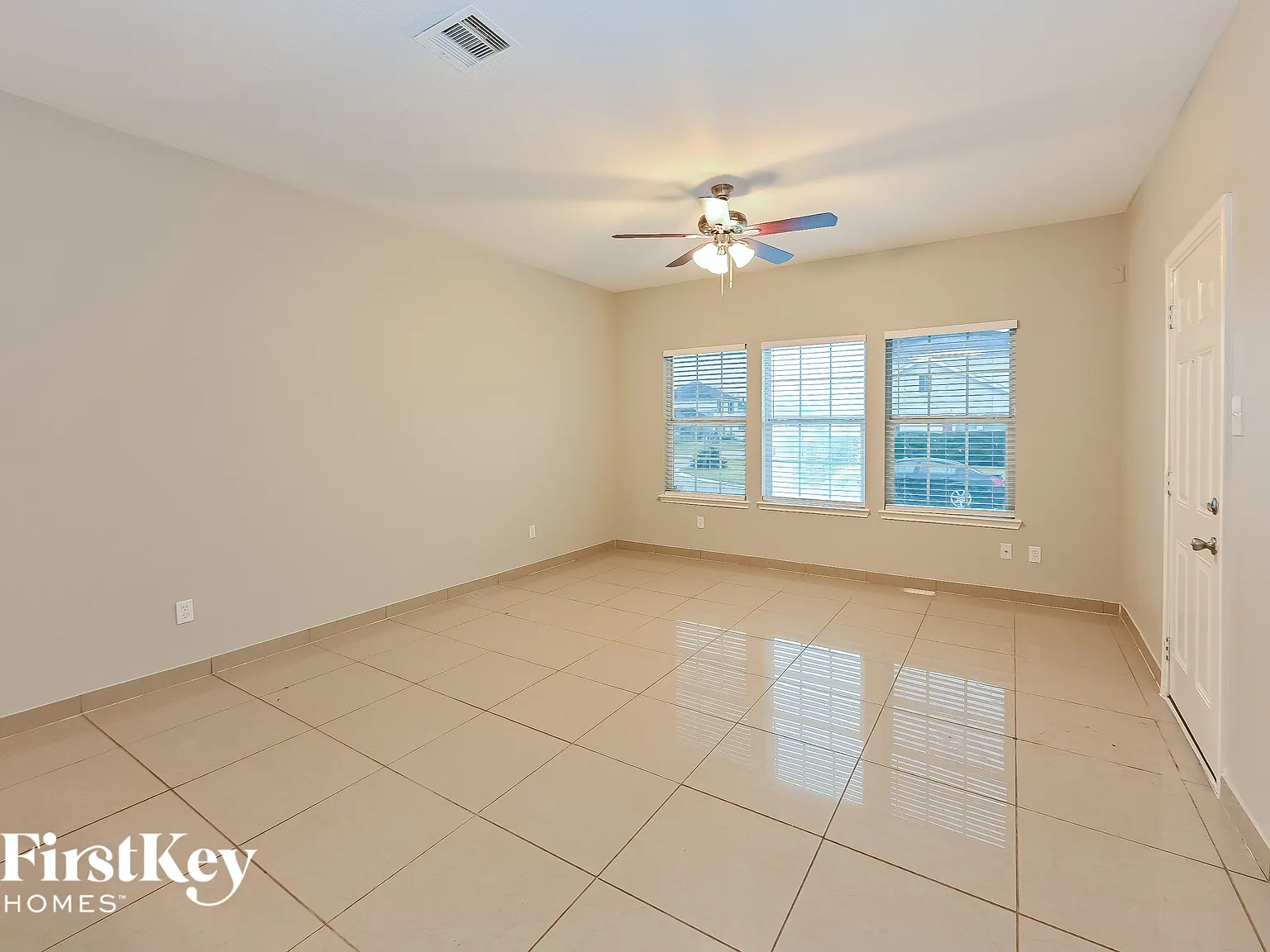 3 bed, 2.0 bath, 1676 sqft, $2,145 — Photo 2
