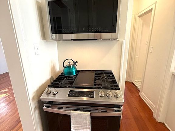 4th image of 1417 Bank St APT A