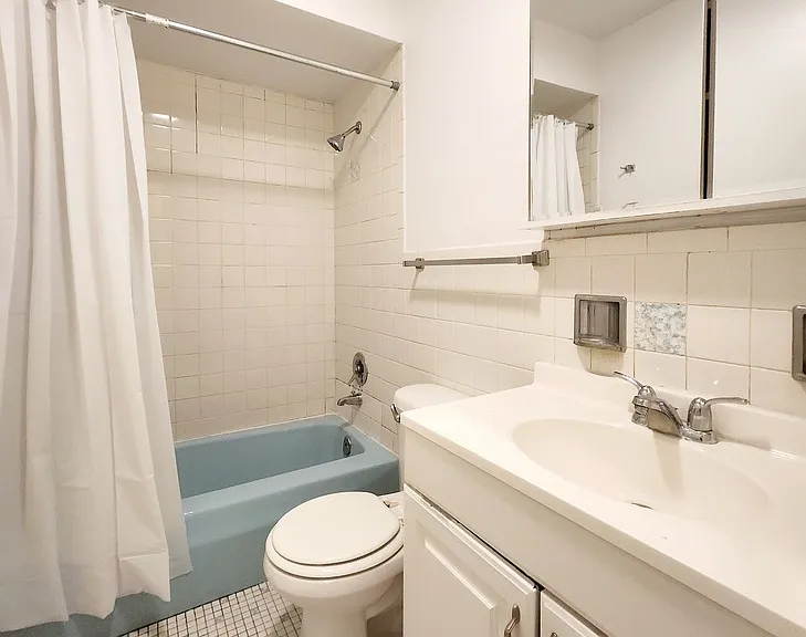 2005 W Touhy Ave #206 — Photo 11