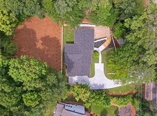 670 Riverside Rd, Roswell, GA 30075