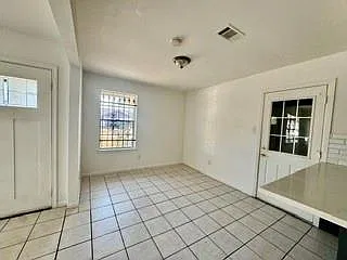 3 bed, 1.5 bath, 1010 sqft, $1,600 — Photo 2
