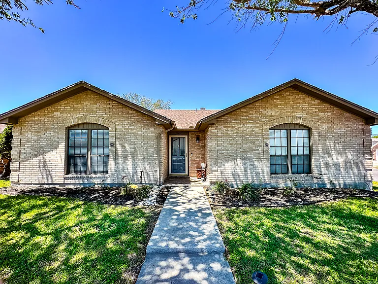 3001 Quail Hollow Dr — Photo 1