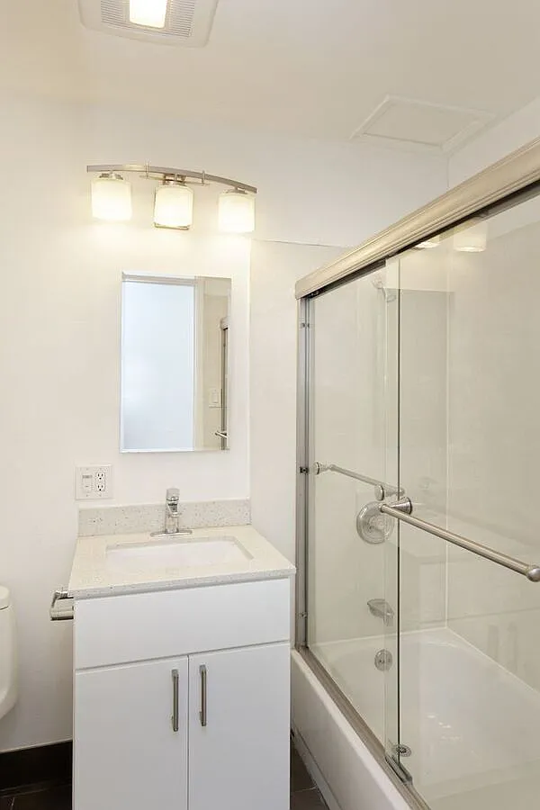 370 Staten Avenue — Photo 4