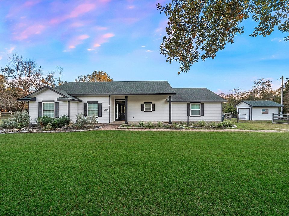 1st image of 118 Pin Oak Ln
