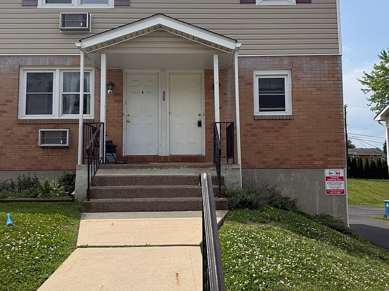330 E 12th St #B — Photo 1