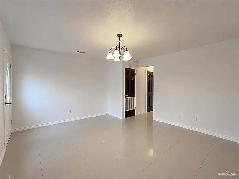 2201 S Jackson Rd #2I — Photo 5