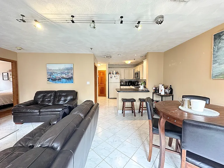 237 Hanover St #4B — Photo 5