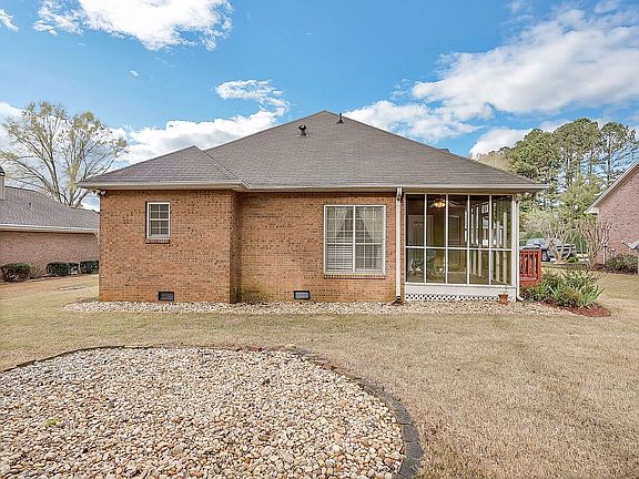 2nd image of 255 Fenwyck Cmns
