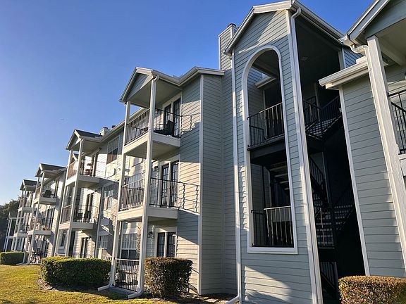 3rd image of 2550 N Alafaya Trl APT 2102