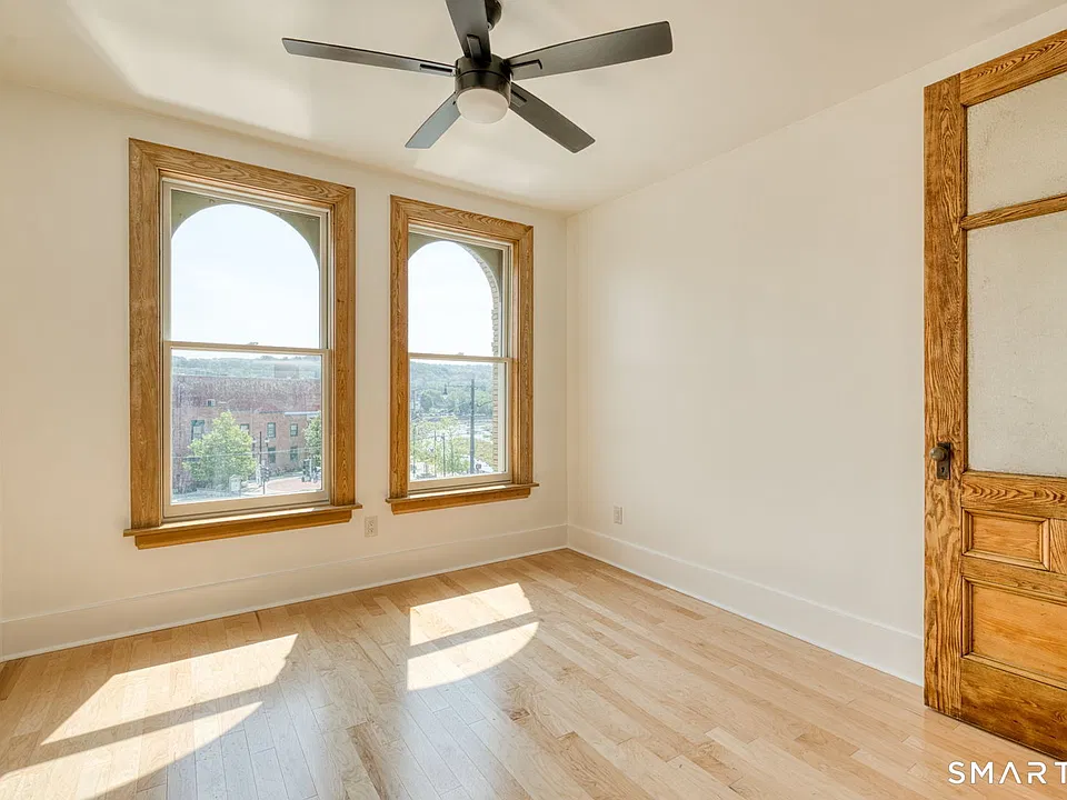 11 Main St #205