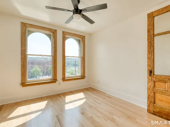 11 Main St #205, Torrington, CT 06790