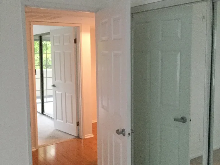11482 Moorpark St — Photo 14