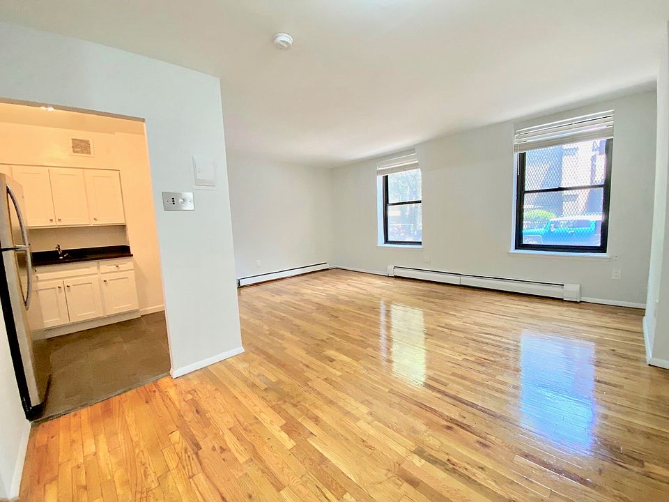 1st image of 148 Saint Pauls Pl #1D