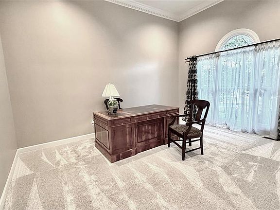 4th image of 2154 White Lane Dr