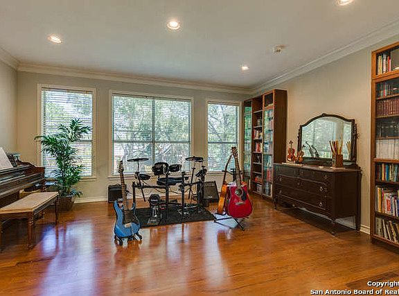 5th image of 16202 Robinwood Ln