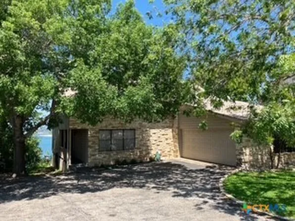 1603 Lakeside Dr W, Canyon Lake, TX 78133