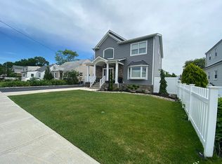 576 Spruce Ave, Saddle Brook, NJ 07663
