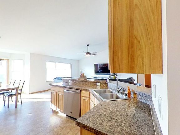 5th image of 2302 Crescent St