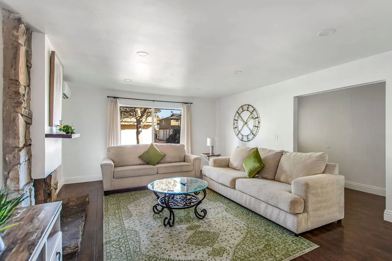 3 bed, 1300 sqft, $5,000 — Photo 3