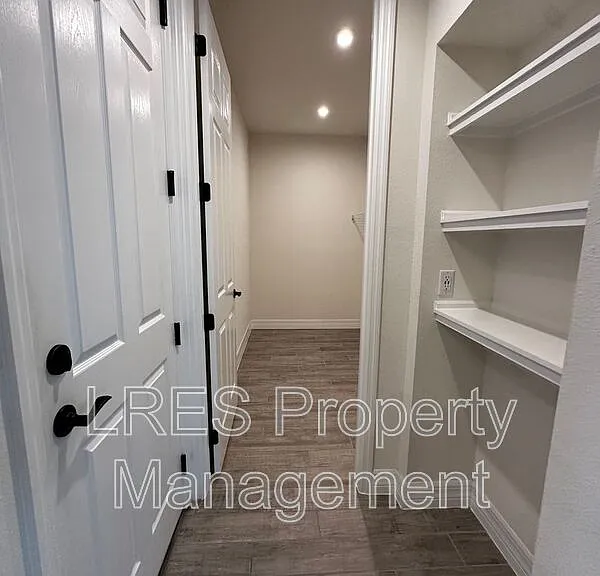 9220 Sea Pine Ave — Photo 15