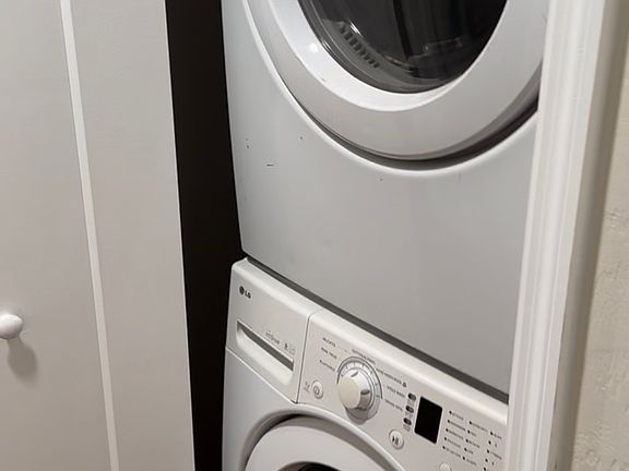 4th image of 418 N Wild Olive Ave #1