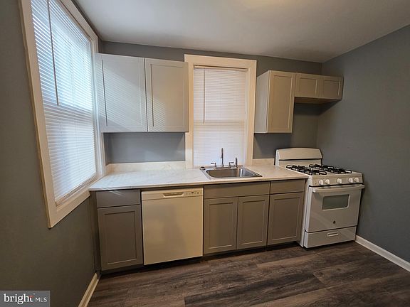 3rd image of 2147 Eastburn Ave