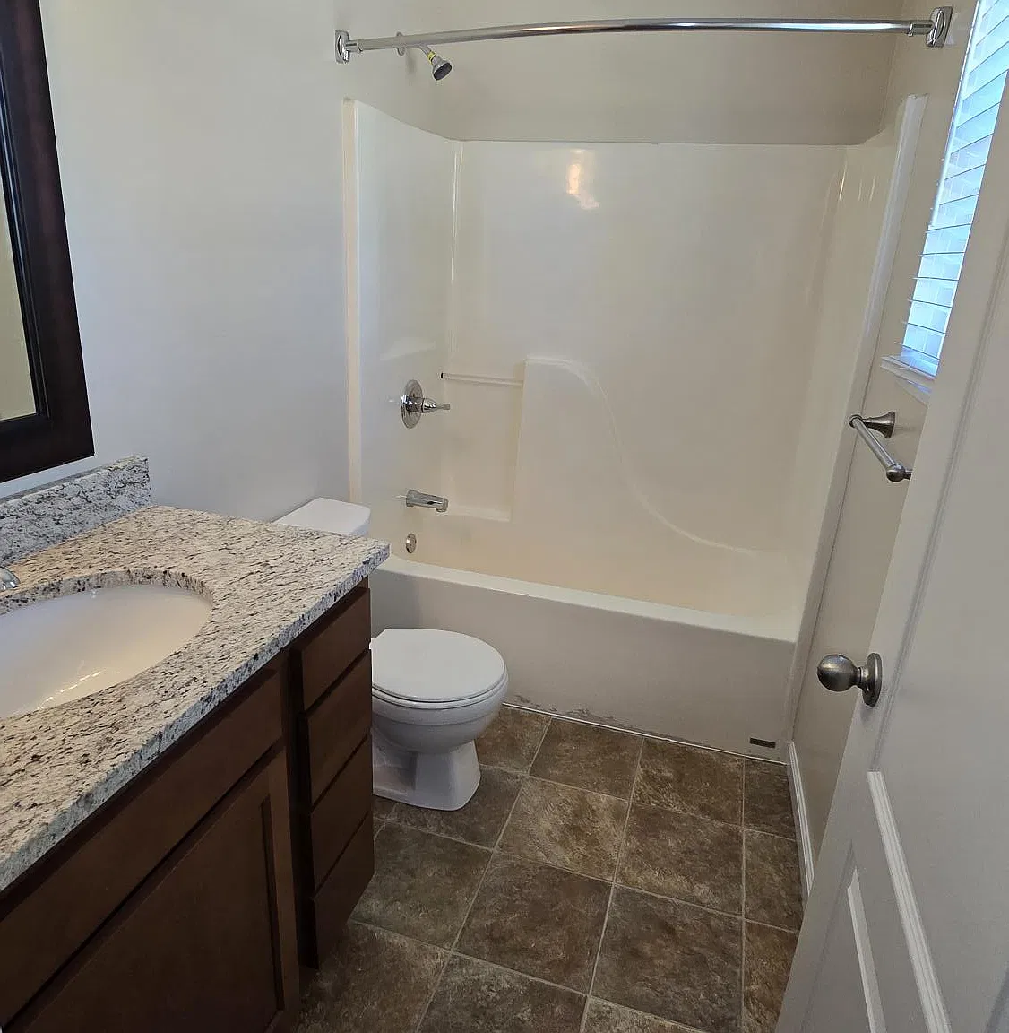 3 bed, 2.5 bath, 1480 sqft, $2,050 — Photo 3