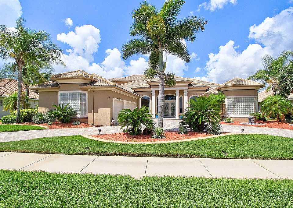 1st image of 834 Chatsworth Dr