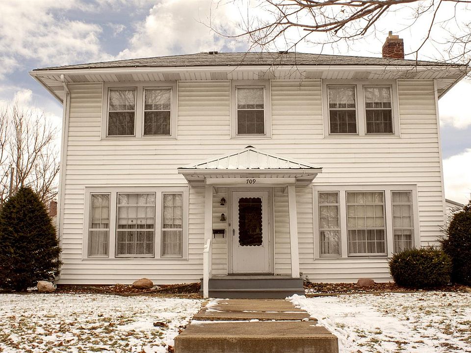 1st image of 709 1st Ave E