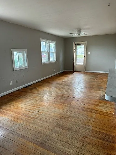420 Douglas St — Photo 3