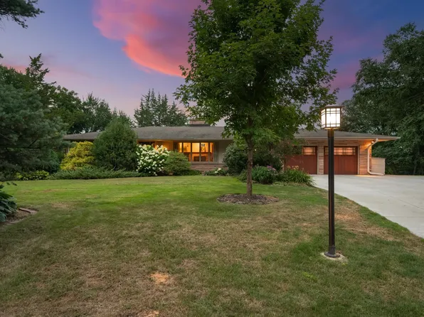 15753 Cedar Ridge Rd, Eden Prairie, MN 55347