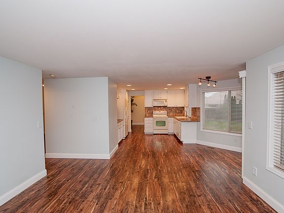 5th image of 8926 W Quinault Ave