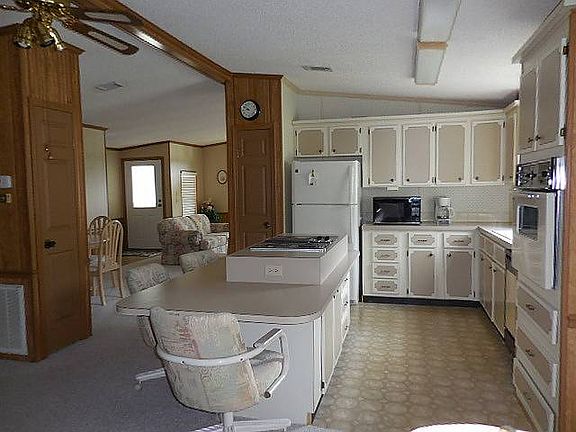 3rd image of 120 Lyonia Ln