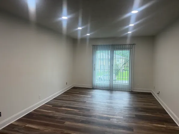 8718 Bayberry Pl APT 29, Plantation, KY 40242