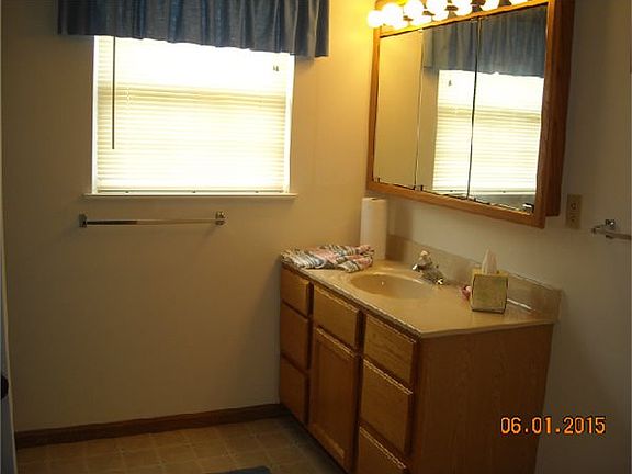 3rd image of 829 Jefferson St