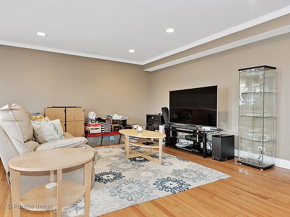 3rd image of 612 Mulford St APT 402