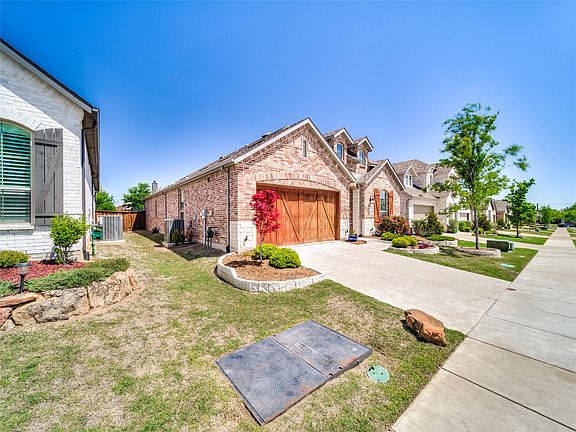 2nd image of 1638 Snowdrop Dr