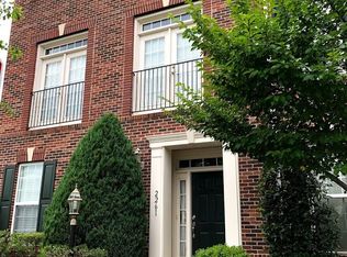 2261 Potomac Club Pkwy, Woodbridge, VA 22191