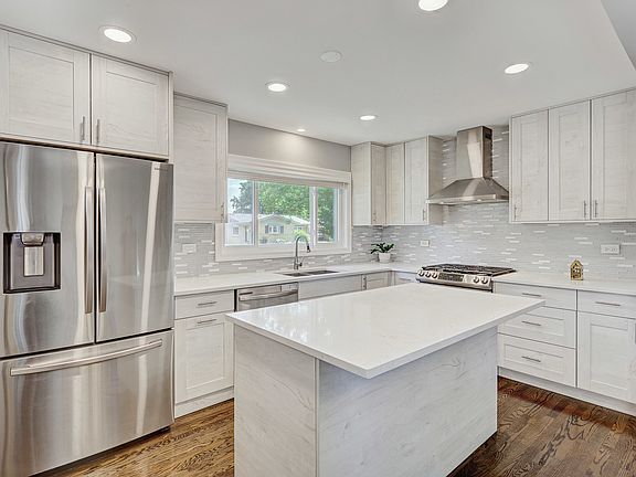 5th image of 2534 Kensington Ave