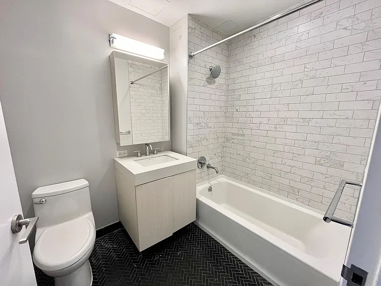555 Waverly Ave #3G — Photo 13