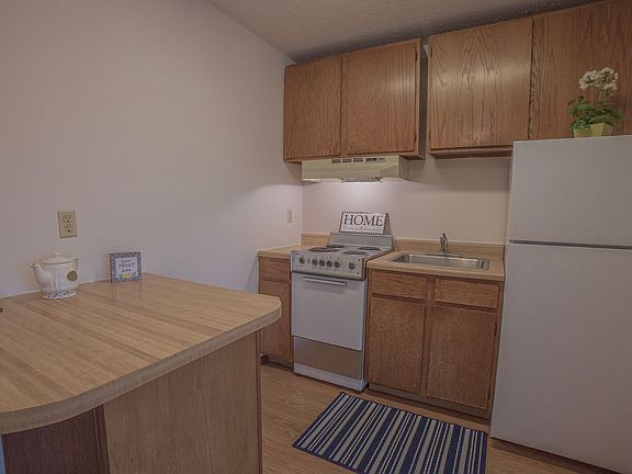 3rd image of 925-926 9th Ave W #926-22