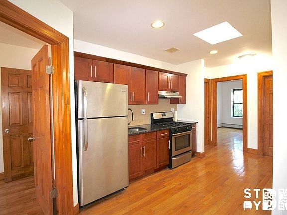 4th image of 220 Van Buren St #2FR