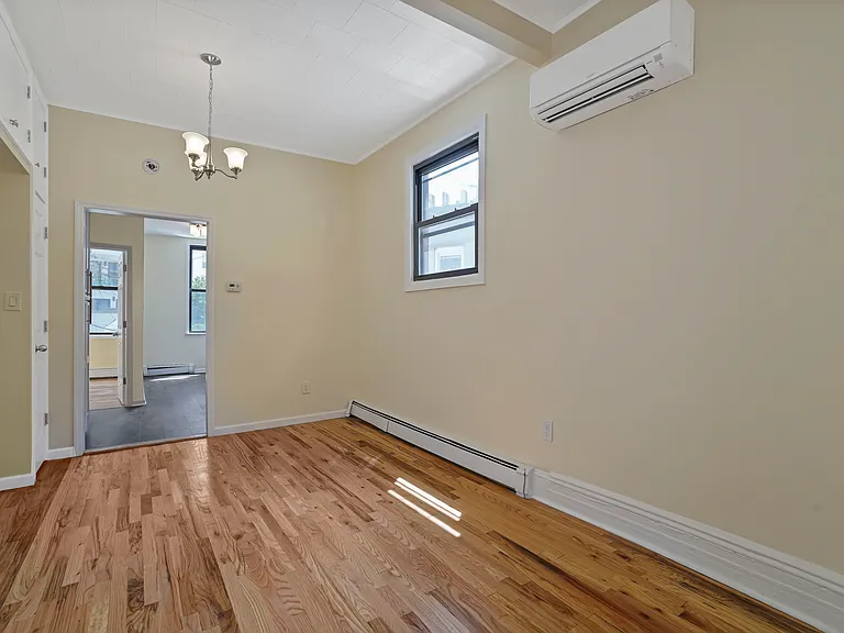 18 Russell St #2 — Photo 5